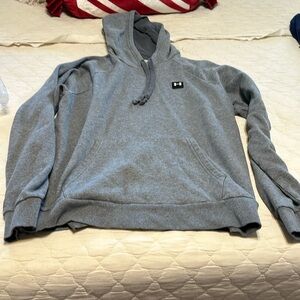 Men’s larger, gray under armour hoodie, great condition